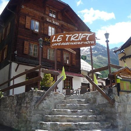 Hotel - Petit-Dejeuner Le Trift Зинал Екстериор снимка