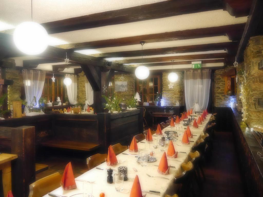 Hotel - Petit-Dejeuner Le Trift Зинал Екстериор снимка