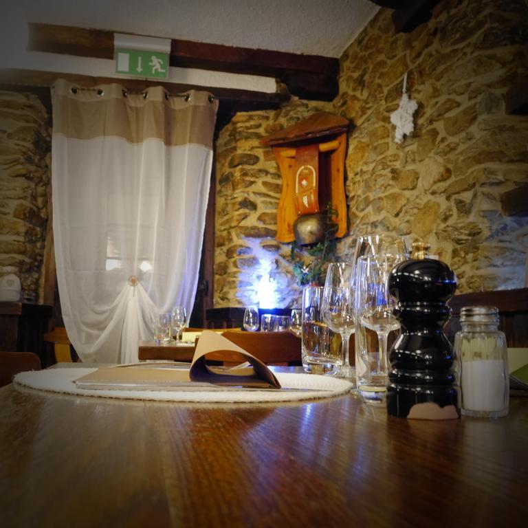 Hotel - Petit-Dejeuner Le Trift Зинал Екстериор снимка
