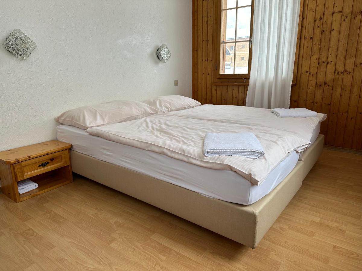 Hotel - Petit-Dejeuner Le Trift Зинал Екстериор снимка