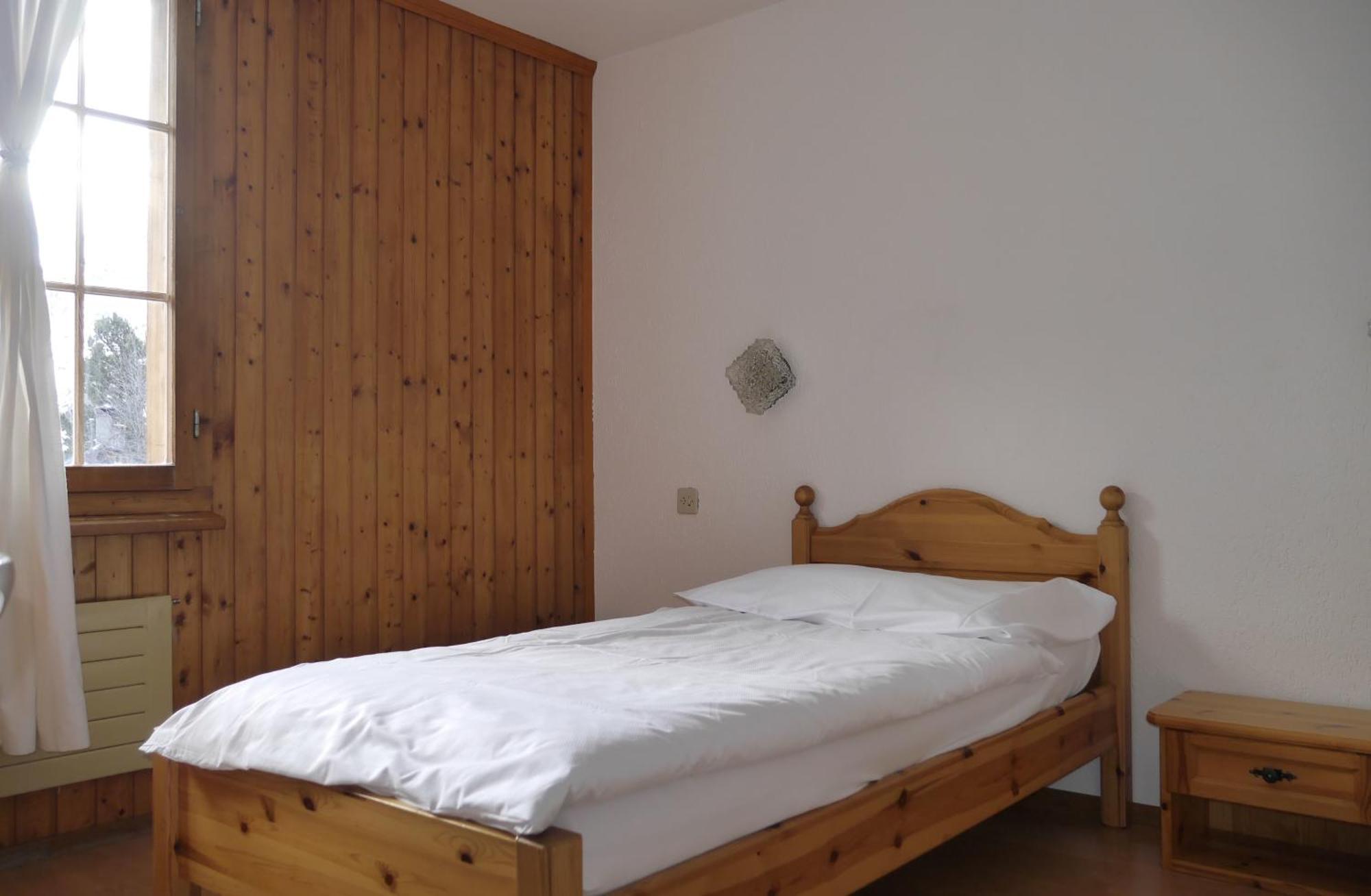 Hotel - Petit-Dejeuner Le Trift Зинал Стая снимка