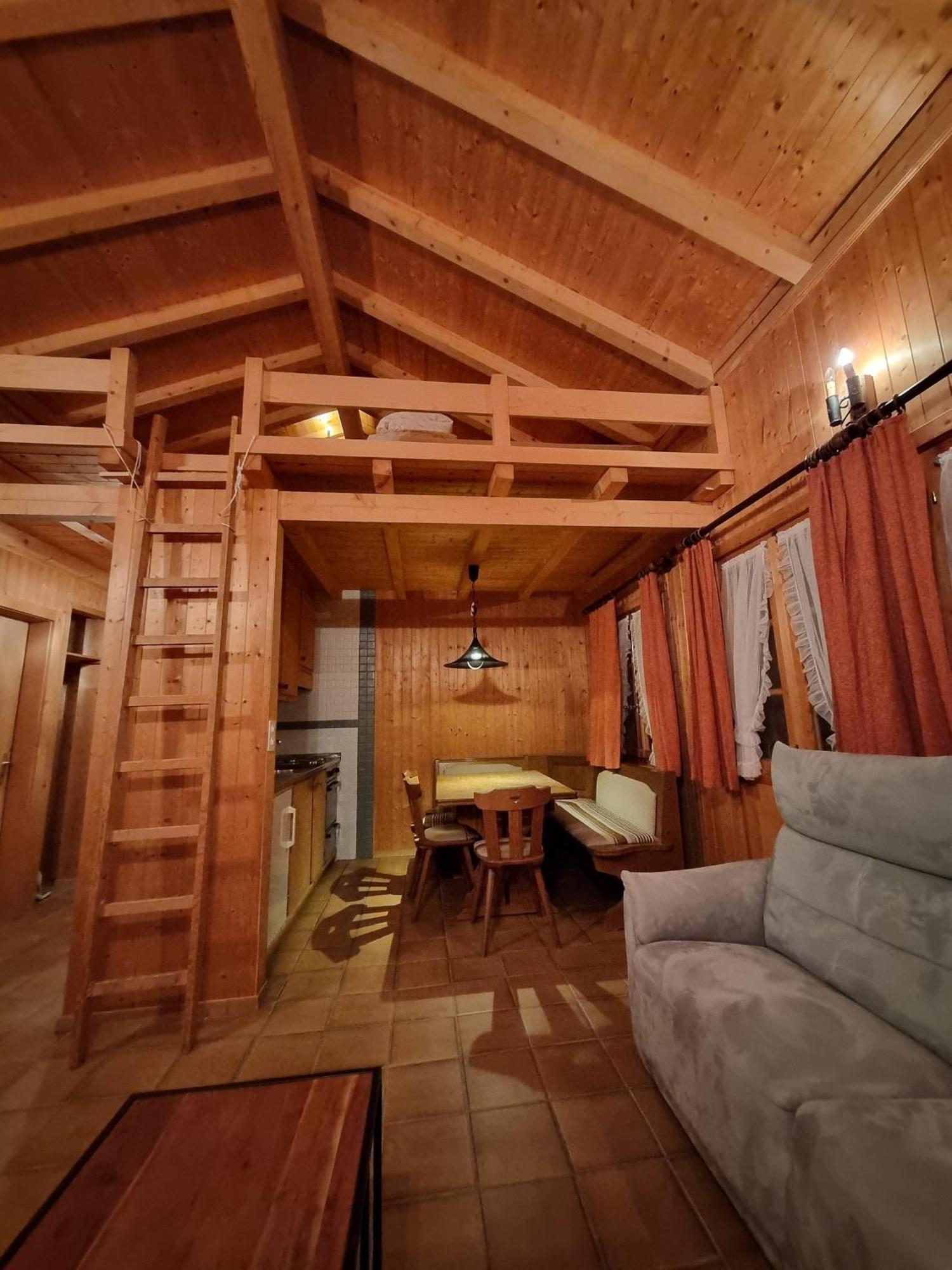 Hotel - Petit-Dejeuner Le Trift Зинал Екстериор снимка