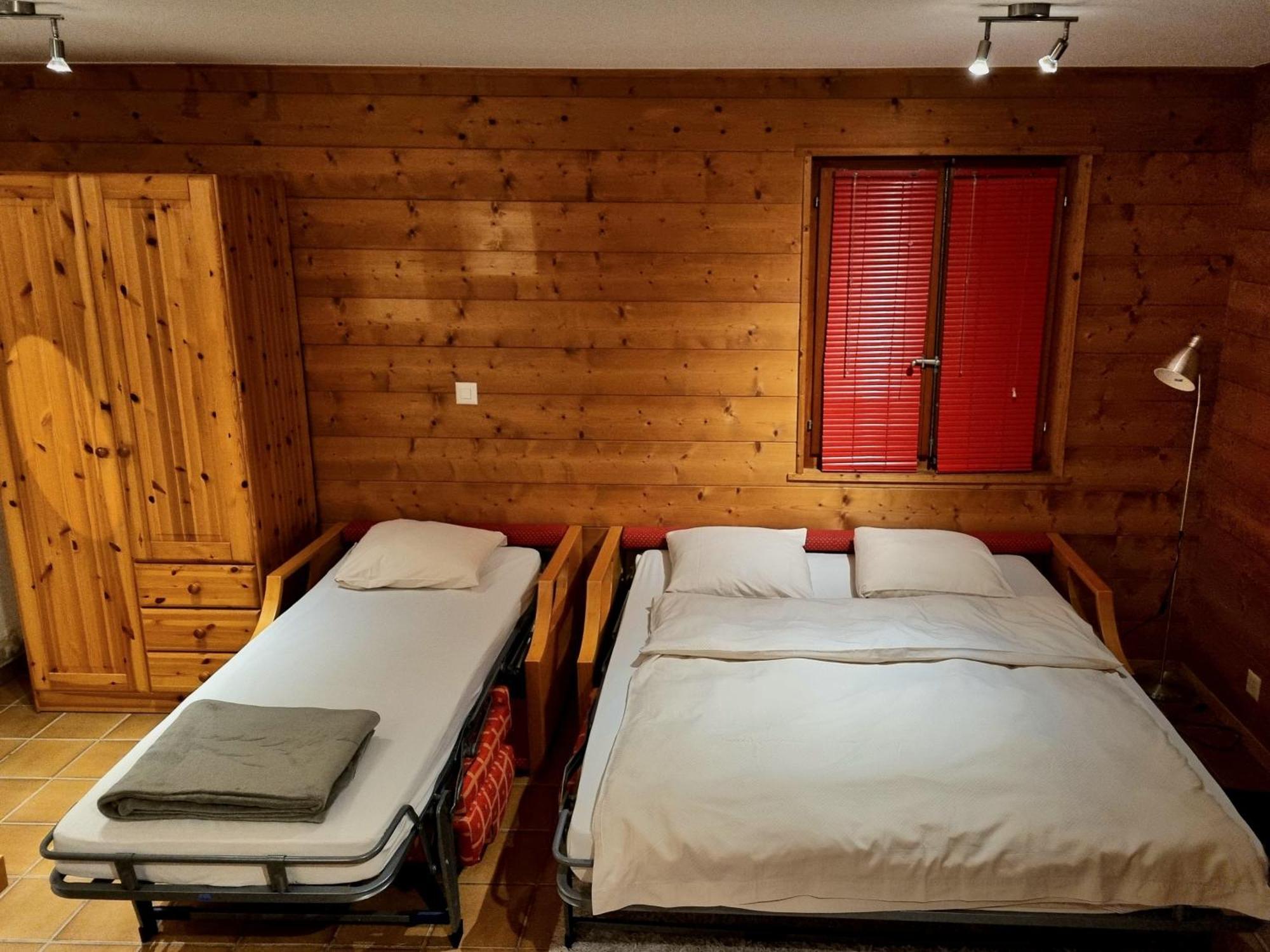 Hotel - Petit-Dejeuner Le Trift Зинал Екстериор снимка