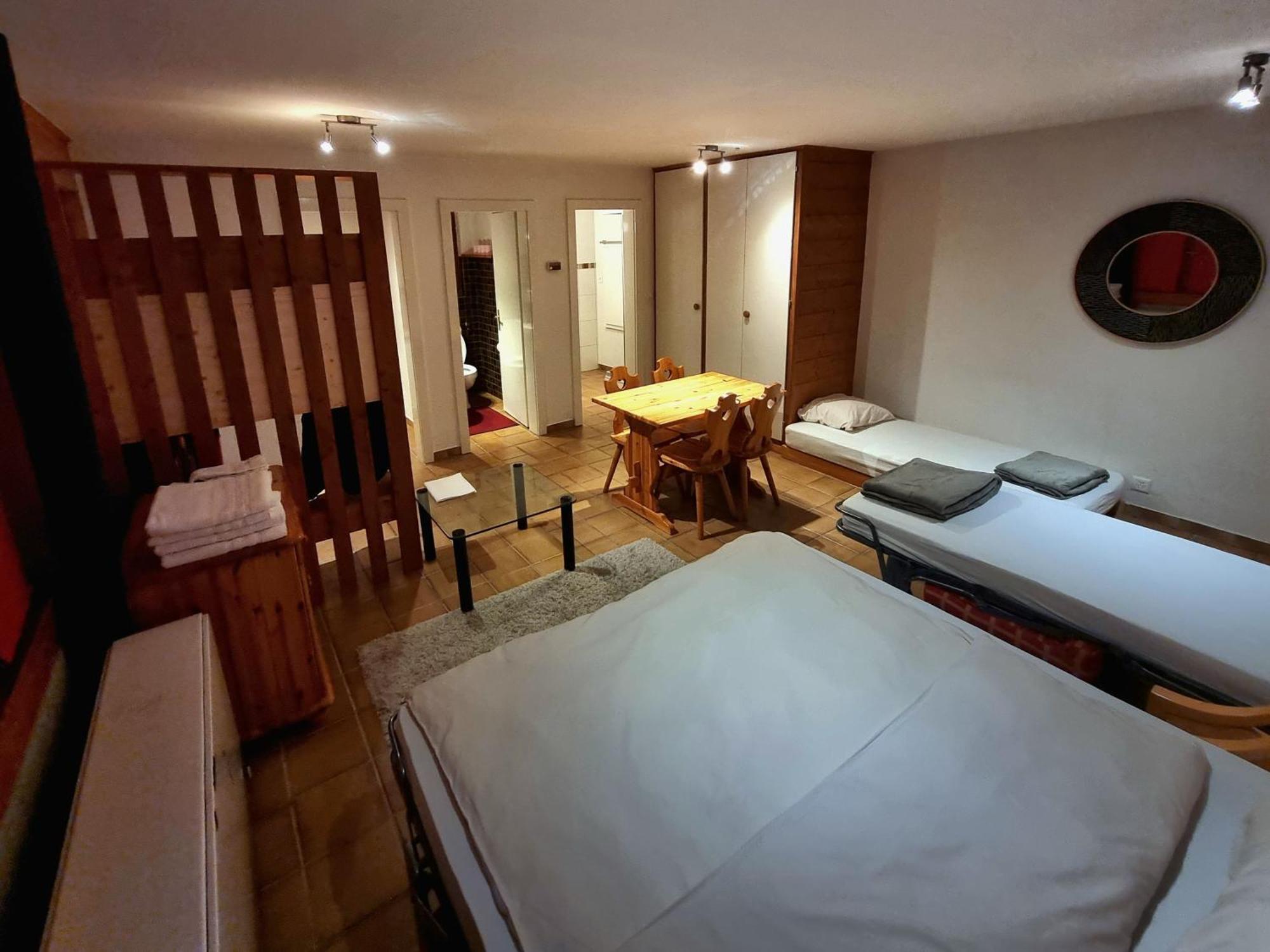 Hotel - Petit-Dejeuner Le Trift Зинал Екстериор снимка