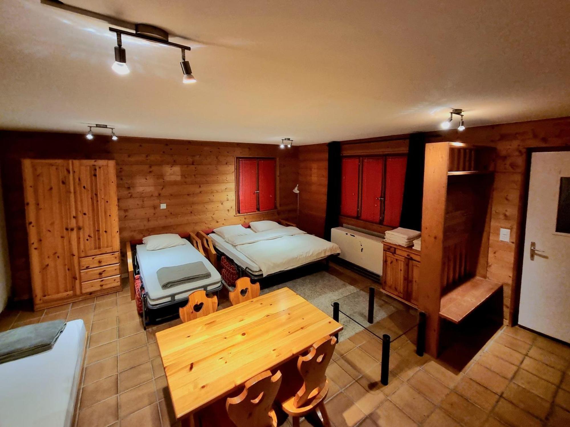 Hotel - Petit-Dejeuner Le Trift Зинал Екстериор снимка