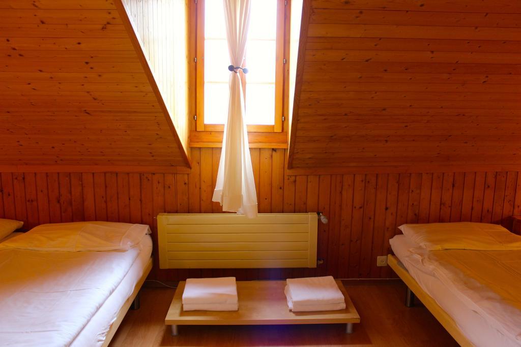 Hotel - Petit-Dejeuner Le Trift Зинал Екстериор снимка