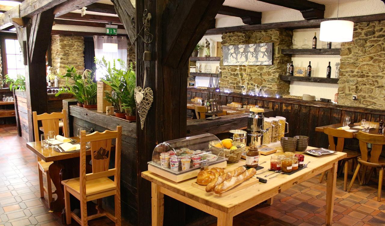 Hotel - Petit-Dejeuner Le Trift Зинал Екстериор снимка